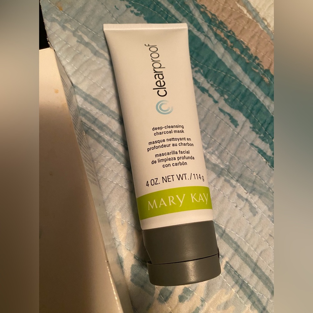 Mary Kay Clearproof Charcoal Mask - White and Green